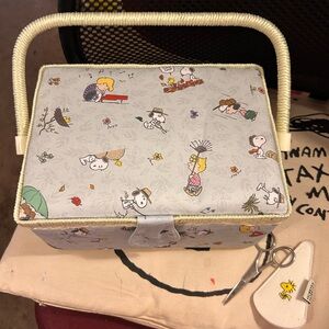 Peanuts Themed Sewing Box with Handle Snoopy basket organizer collectors